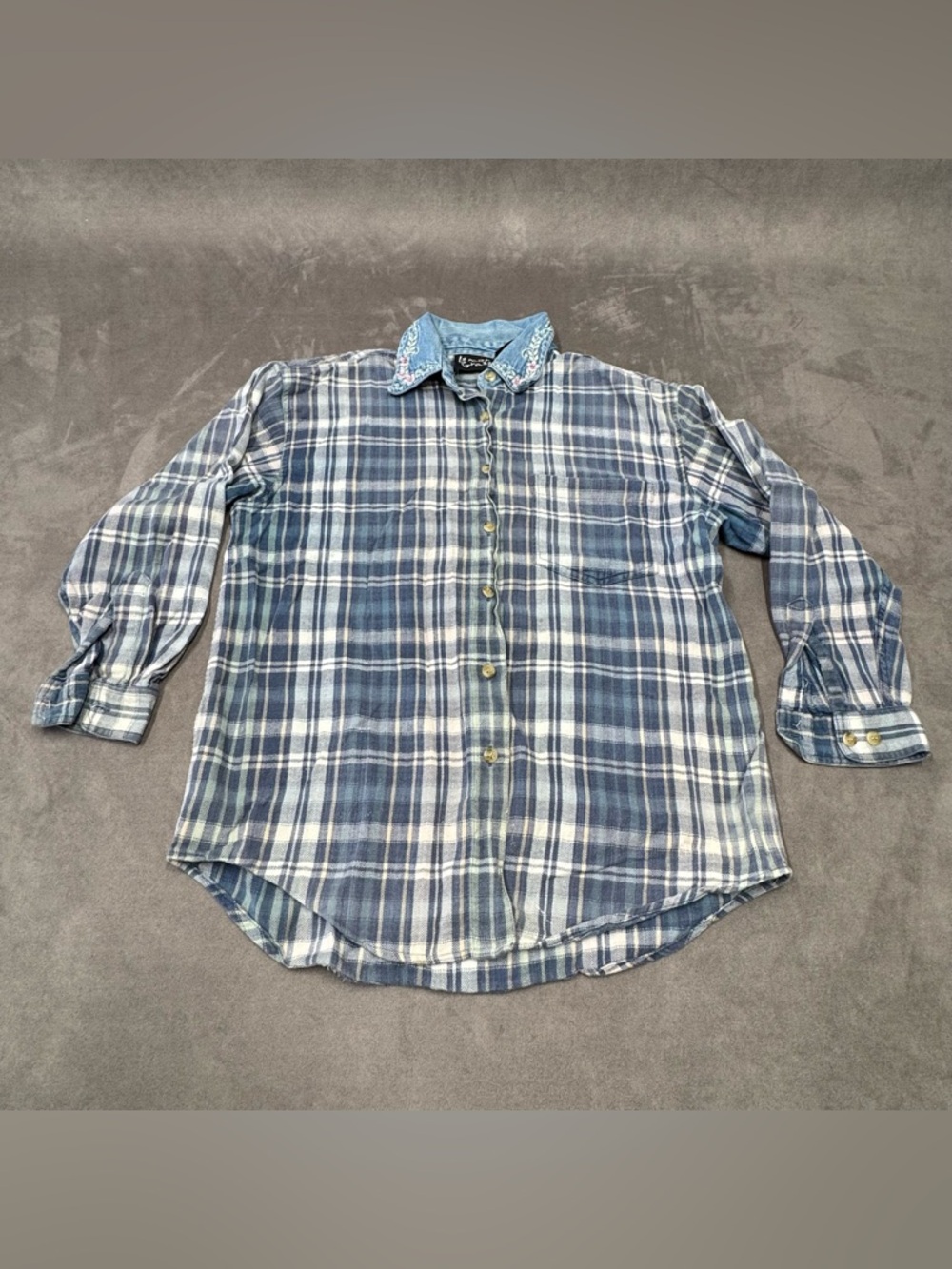 Vintage Lemon grass Blue Plaid Button Down Shirt Embroidered Collar 90s women M